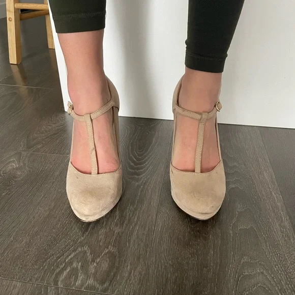 4” heels - Picture 4 of 7